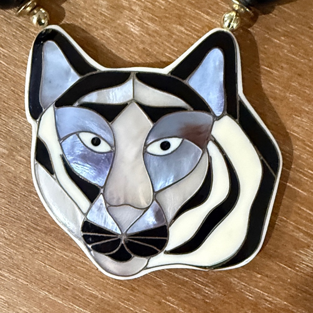 Vintage 1980 Lee Sands Graphic Tiger Face Beaded Necklace in Black, White & Gold - Picture 2 of 5
